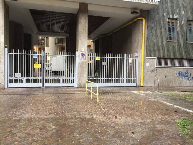 Box in affitto a Centro storico, Milano