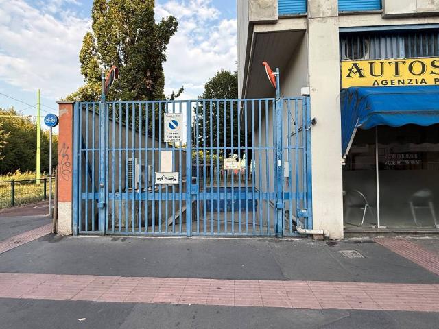 Box in affitto a Municipio 2, Milano