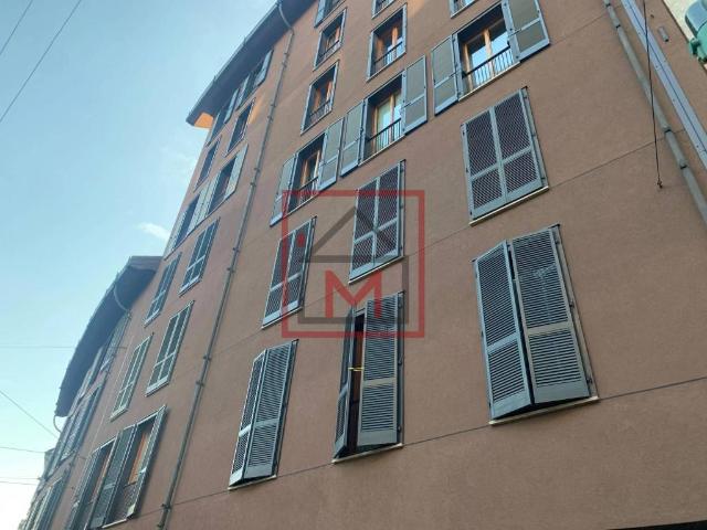 Box in affitto a Crocetta, Milano