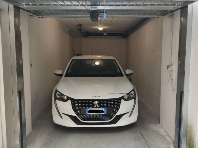 Box in affitto a Municipio 9, Milano
