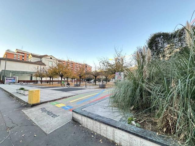 Box in affitto a Centro storico, Milano