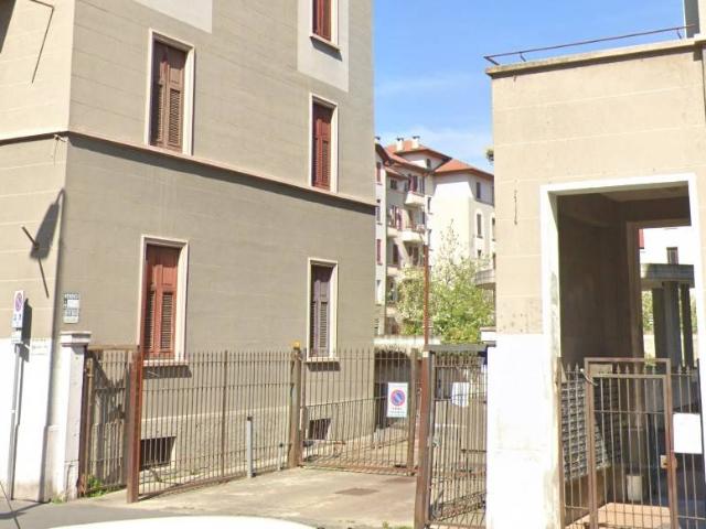 Box in affitto a Municipio 5, Milano