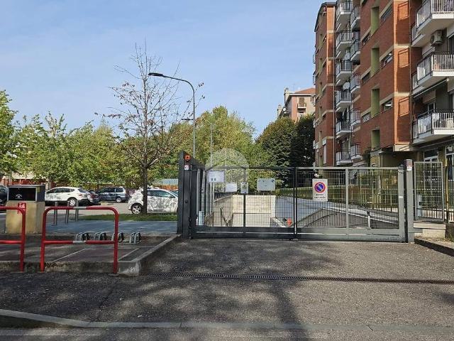 Box in affitto a Municipio 4, Milano