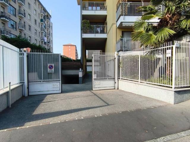 Box in affitto a Dergano, Milano