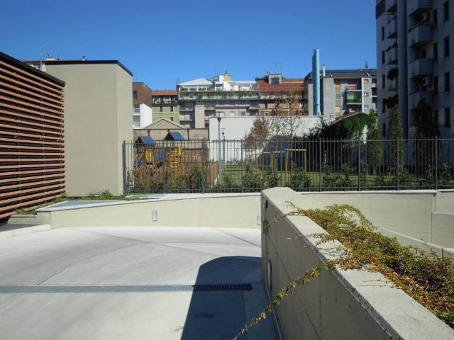 Box in affitto a Municipio 4, Milano