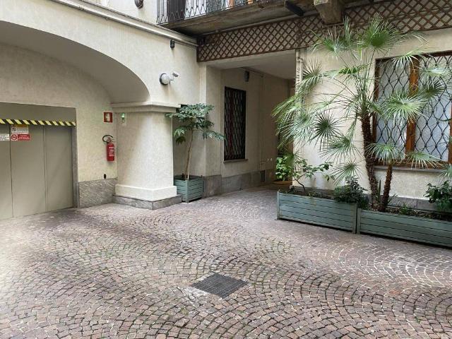 Box in affitto a Centro storico, Milano