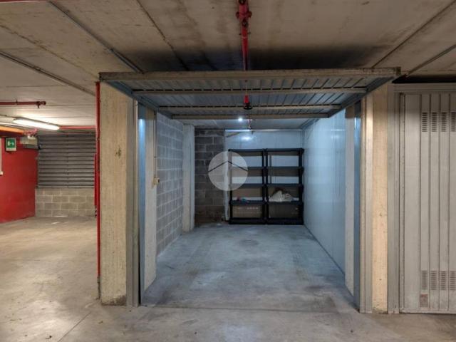 Box in affitto a Municipio 9, Milano