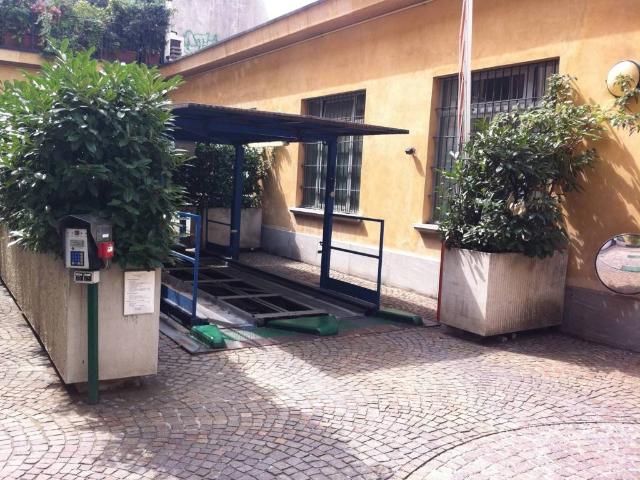 Box in affitto a Municipio 9, Milano