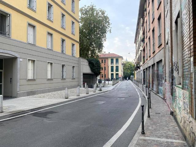 Box in affitto a Municipio 6, Milano