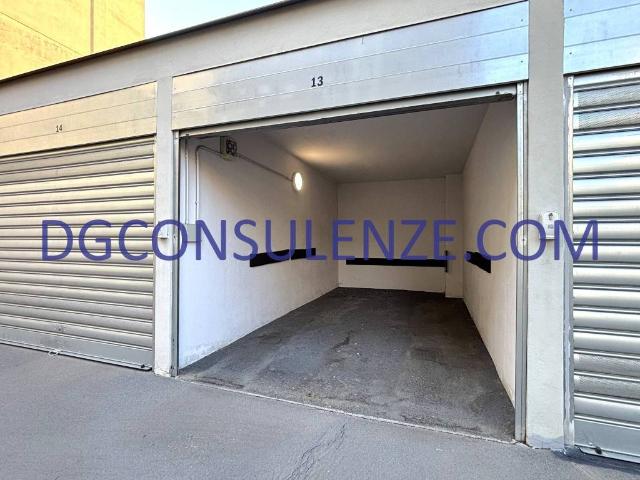 Box in affitto a Municipio 4, Milano
