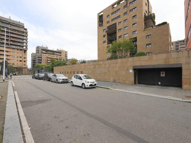 Box in affitto a Municipio 9, Milano