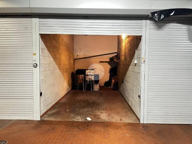 Box in affitto a Ticinese, Milano