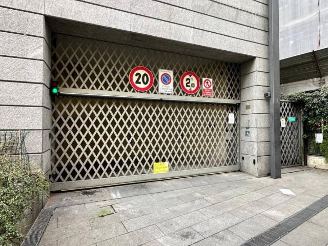 Box in affitto a Municipio 1, Milano