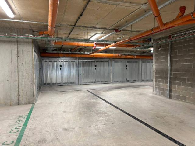 Box in affitto a Municipio 6, Milano