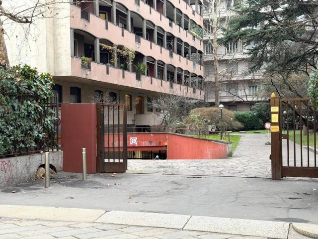 Box in affitto a Municipio 1, Milano