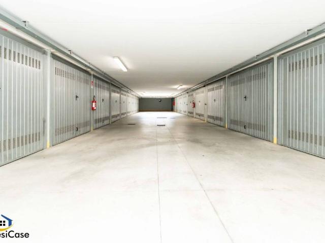 Box in affitto a Municipio 2, Milano