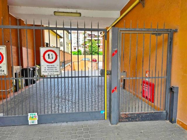 Box in affitto a Municipio 9, Milano