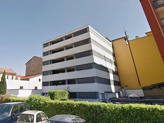 Box in affitto a Municipio 6, Milano