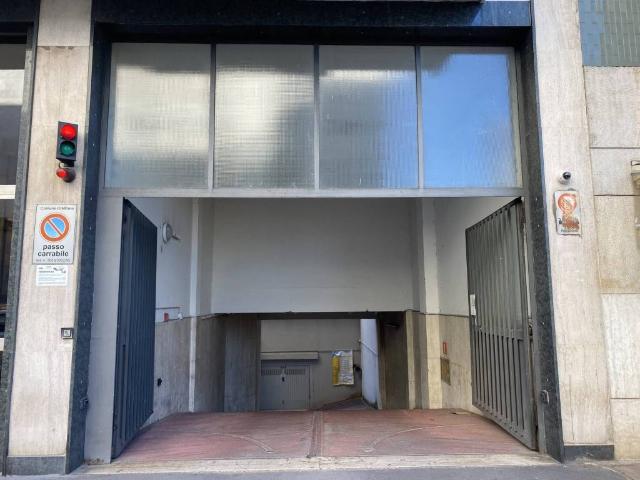 Box in affitto a Municipio 1, Milano