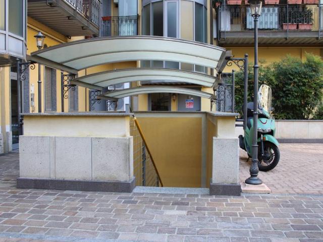Box in affitto a Municipio 4, Milano