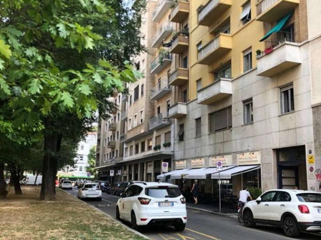 Box in affitto a Ticinese, Milano