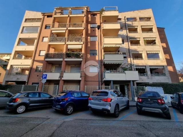 Box in affitto a Municipio 9, Milano