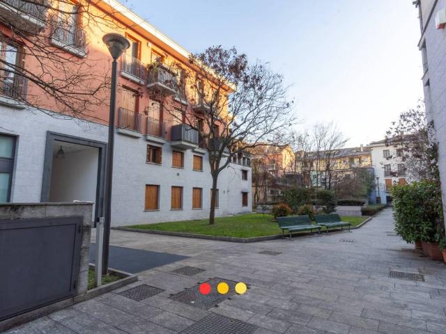 Box in affitto a Municipio 6, Milano