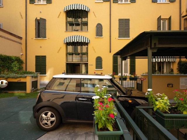 Box in affitto a Ticinese, Milano