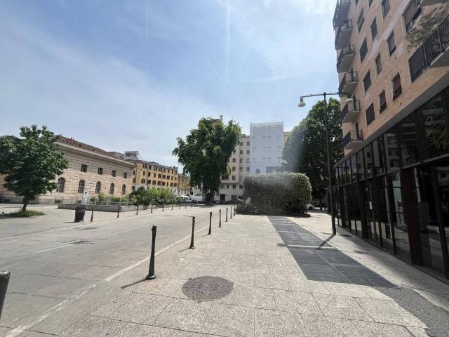 Box in affitto a Municipio 1, Milano
