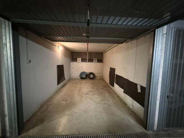 Box in affitto a Brera, Milano