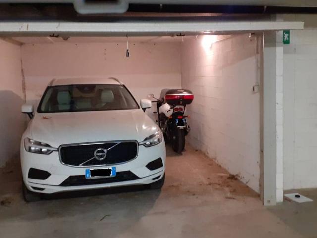 Box in affitto a Centro Storico, Modena