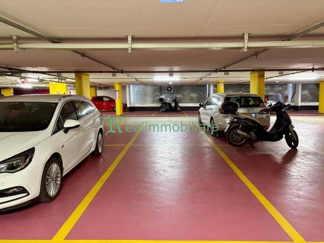 Box in affitto a Centro, Monza