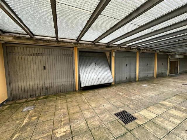 Box in affitto a San Gerardo, Monza