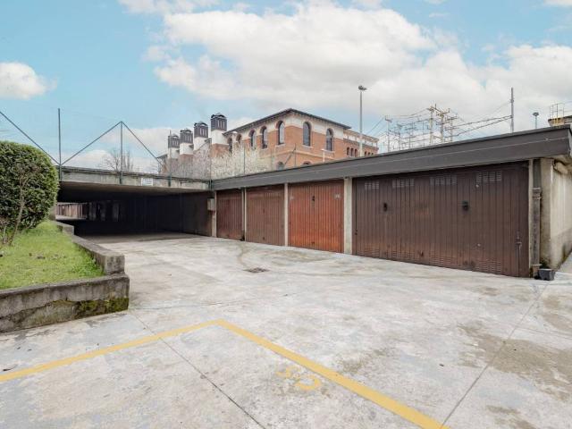 Box in affitto a Novate Milanese