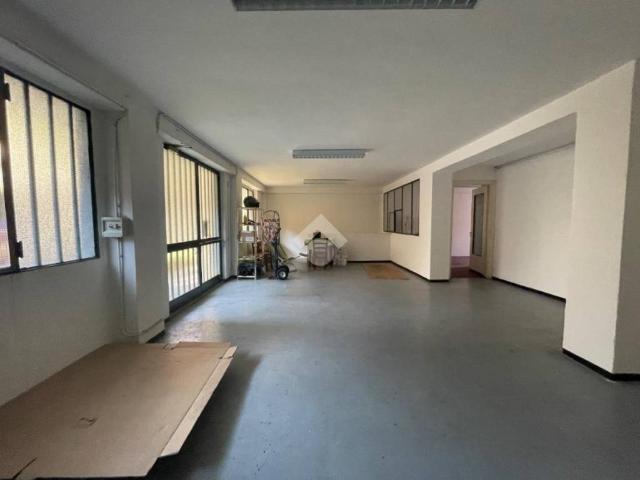 Box in affitto a Ticinello, Pavia