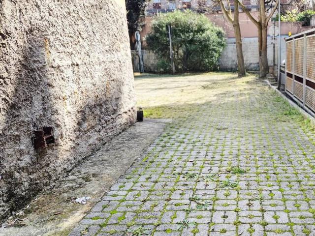 Box in affitto a Centro Storico, Marche