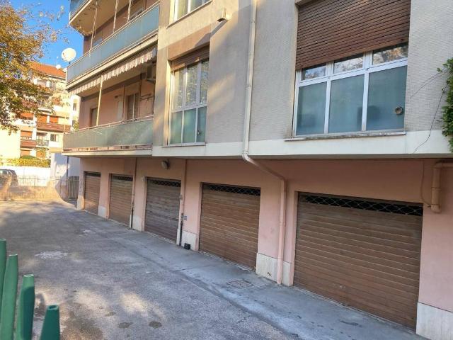 Box in affitto a Pescara Colli, Pescara