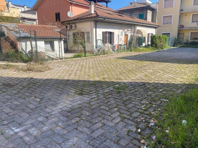 Box in affitto a Pescara Colli, Pescara