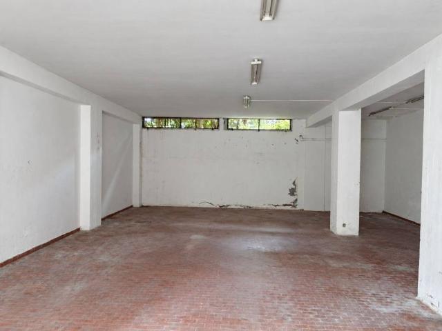 Box in affitto a Mezzana, Prato