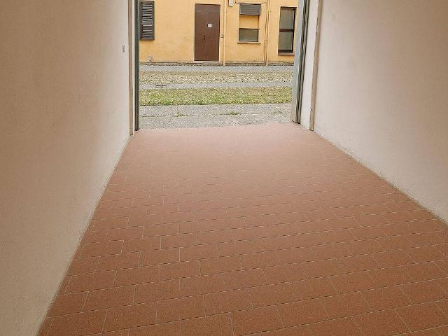 Box in affitto a San Pietro città, Re