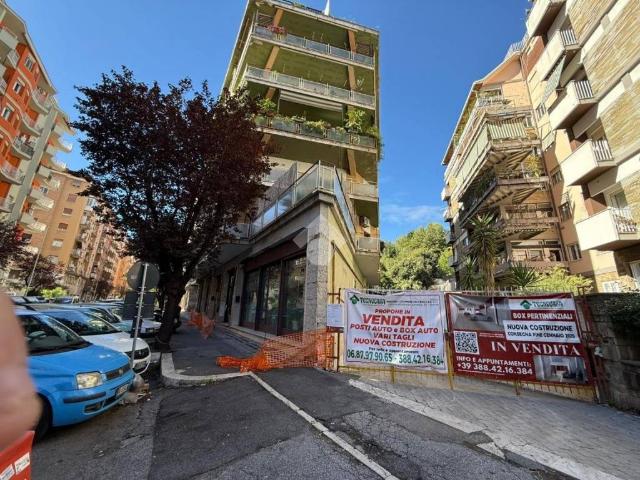 Locale Commerciale in affitto a Municipio Roma I, Roma Capitale