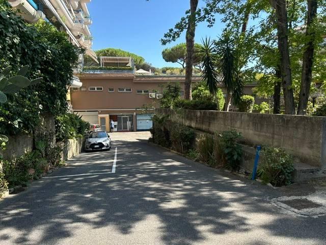 Box in affitto a Axa, Roma Capitale