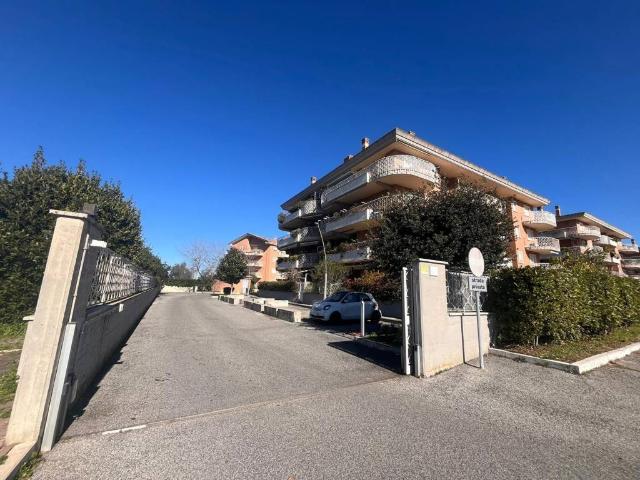 Box in affitto a Mostacciano, Roma Capitale