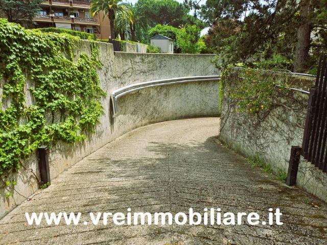Box in affitto a Mostacciano, Roma Capitale