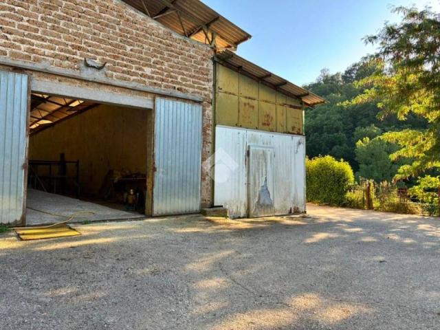 Box in affitto a Selci, Lazio