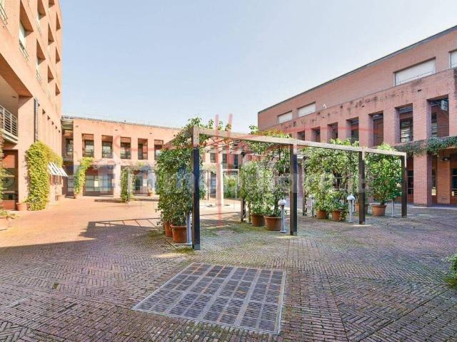 Box in affitto a Santa Valeria, Seregno