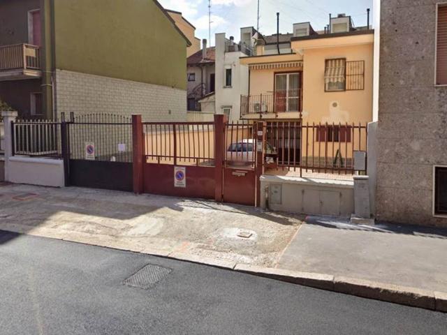Box in affitto a Zona Omogenea Milano Nord, Sesto San Giovanni