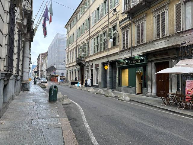 Box in affitto a Centro, Torino
