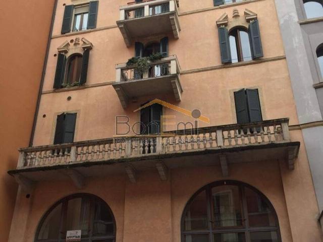 Box in affitto a Centro storico, Brenzone