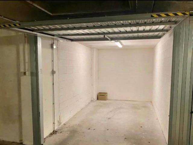 Box in affitto a Nord-Ovest, Brenzone